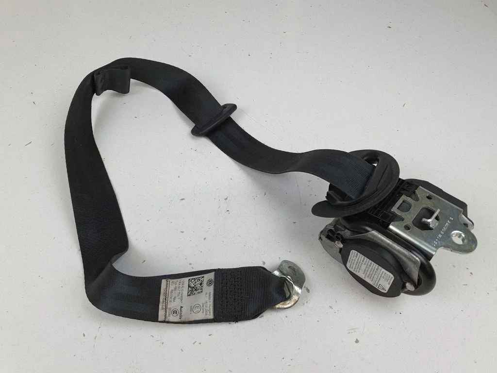 Front seatbelt 1K4857705T