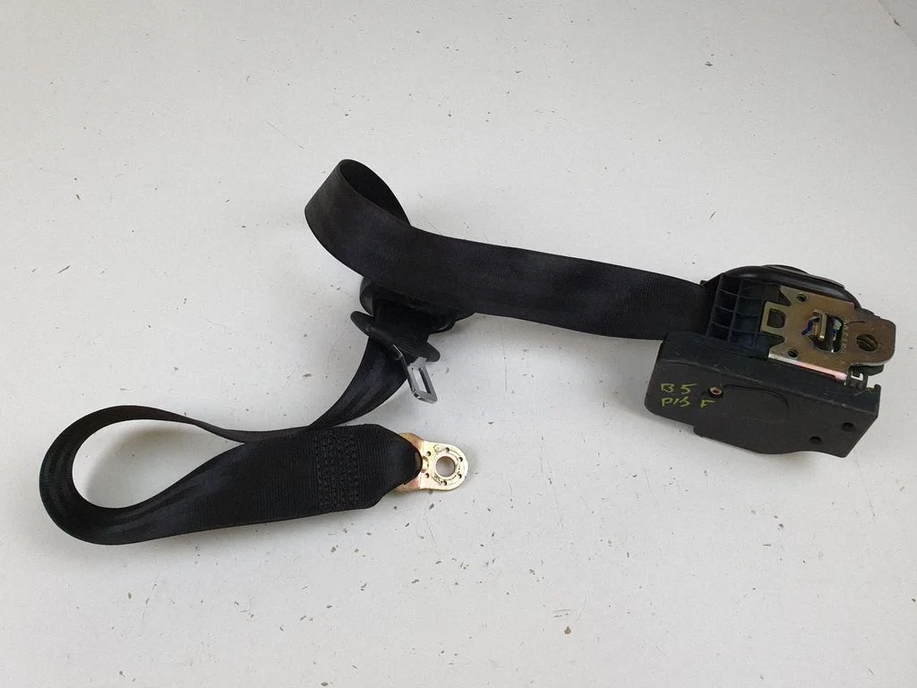 Front seatbelt – Volkswagen Passat B5.5 (2001-2005)