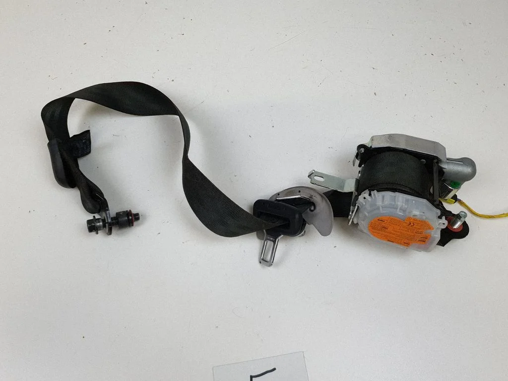 Front seatbelt 888203Z000TX