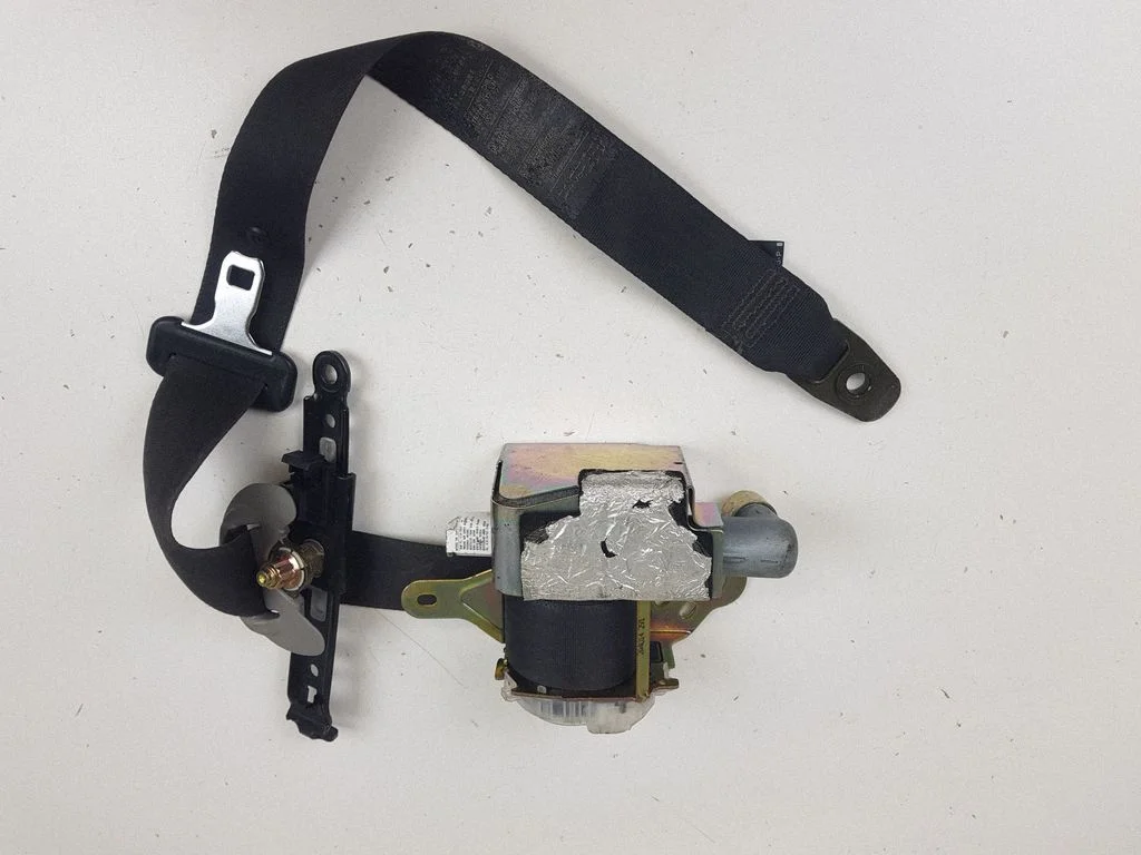 Front seatbelt 7M8190P