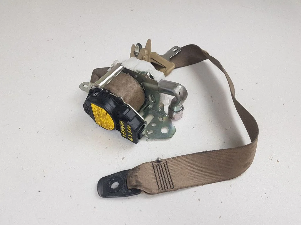 Front seatbelt 7Q2610P