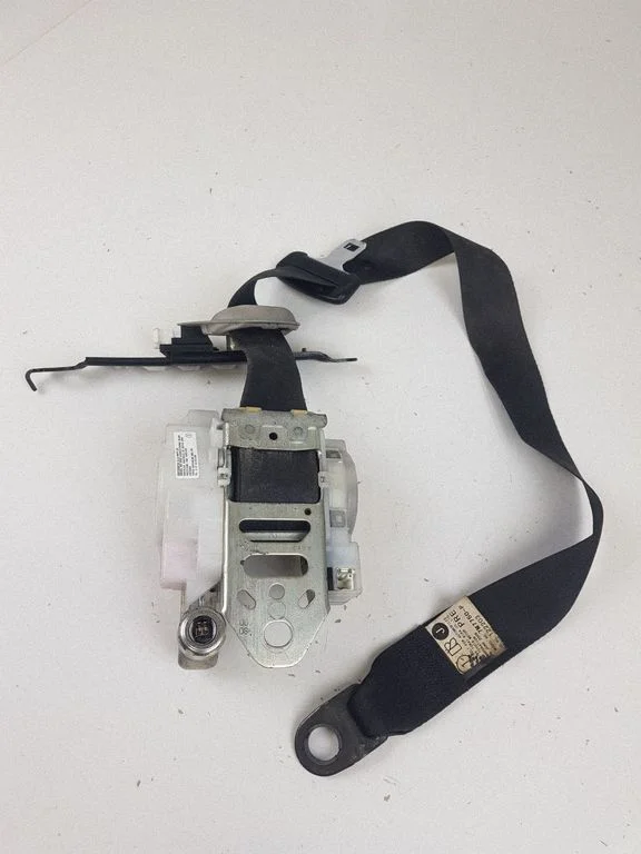 Front seatbelt – Lexus IS 220D-250-350 (2006-2013)