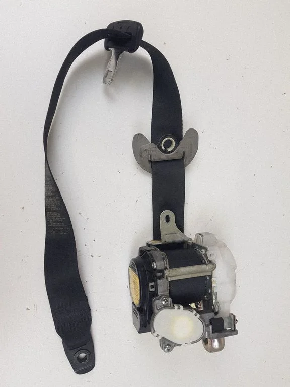 Front seatbelt 7Q2610P