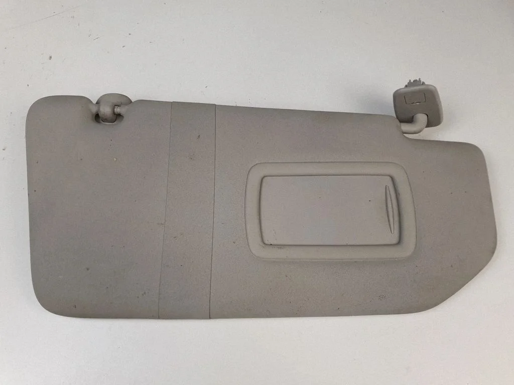 Sun visor – front right