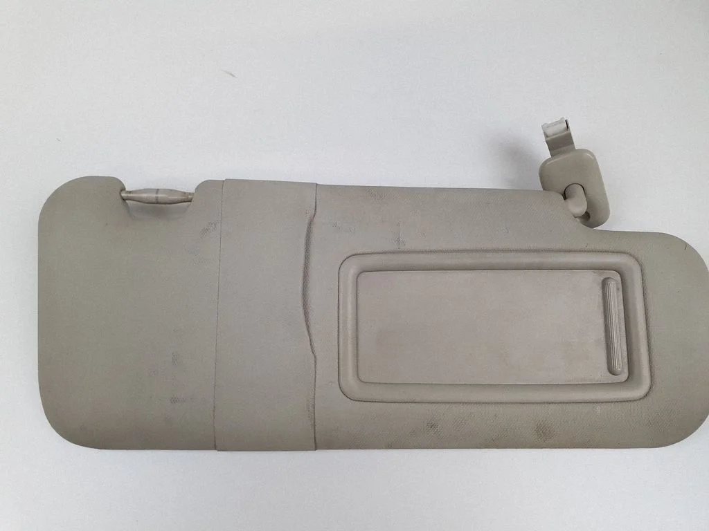Sun visor – right