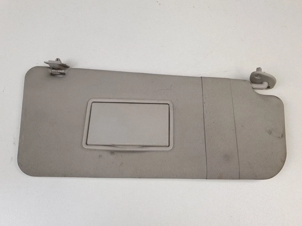 Sun visor – right