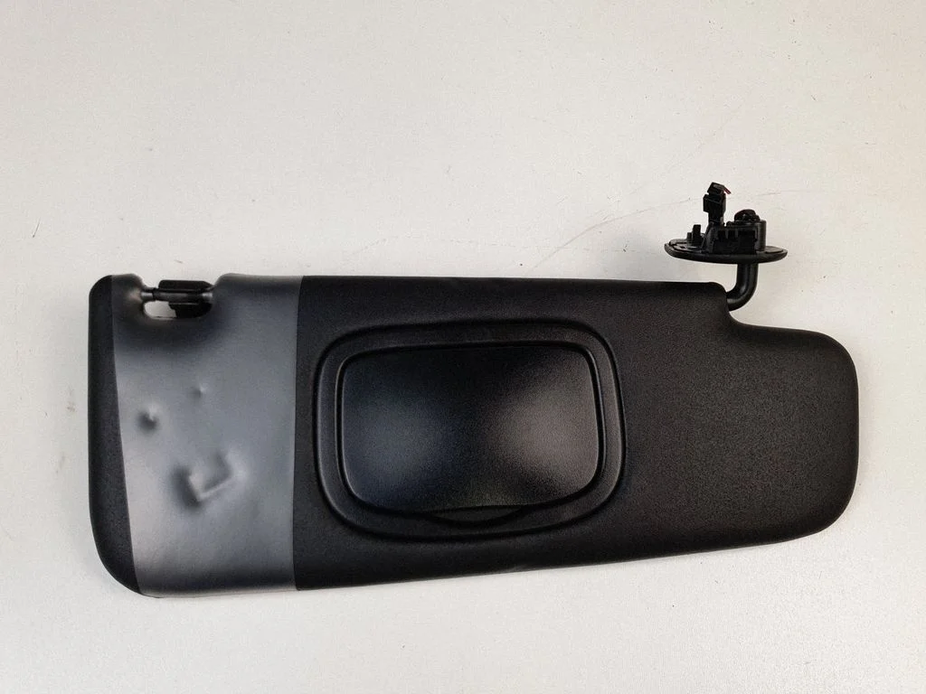 Sun visor – right