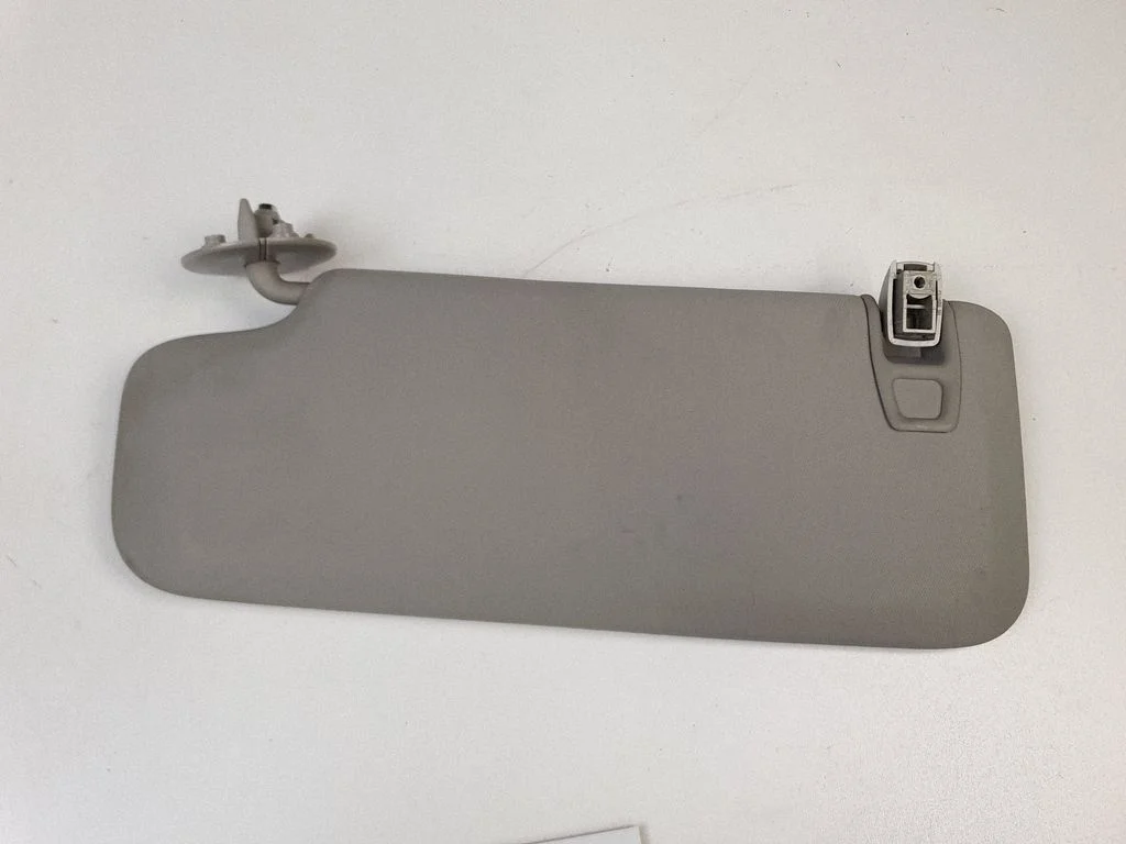 Sun visor – right
