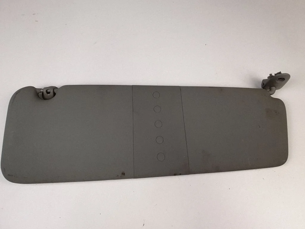 Sun visor – right