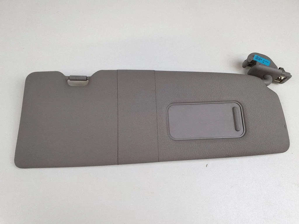 Sun visor – right