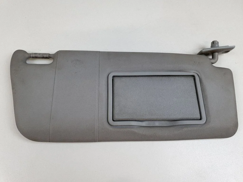 Sun visor – right