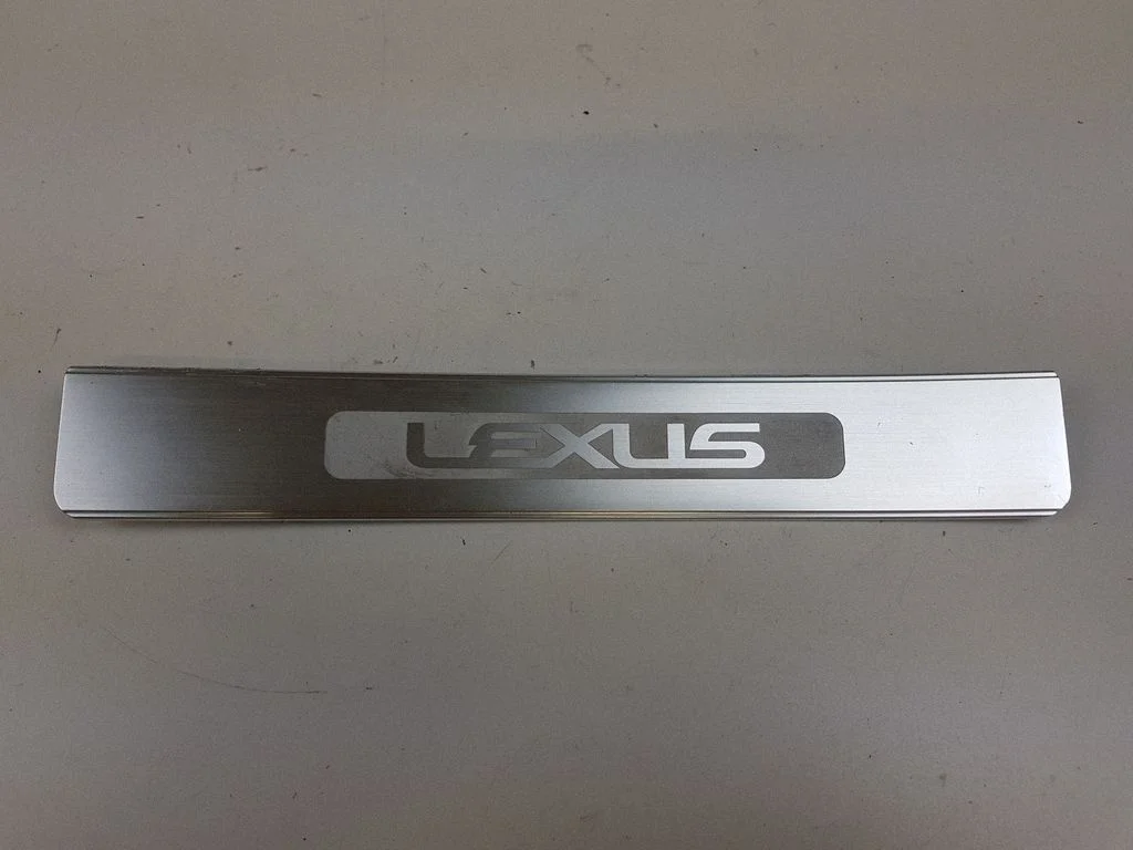 Rear sill trim cover – left
