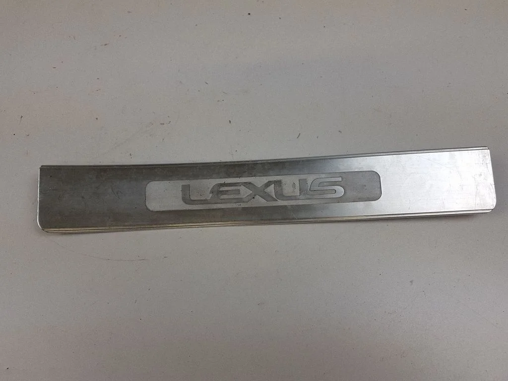 Rear sill trim cover – right