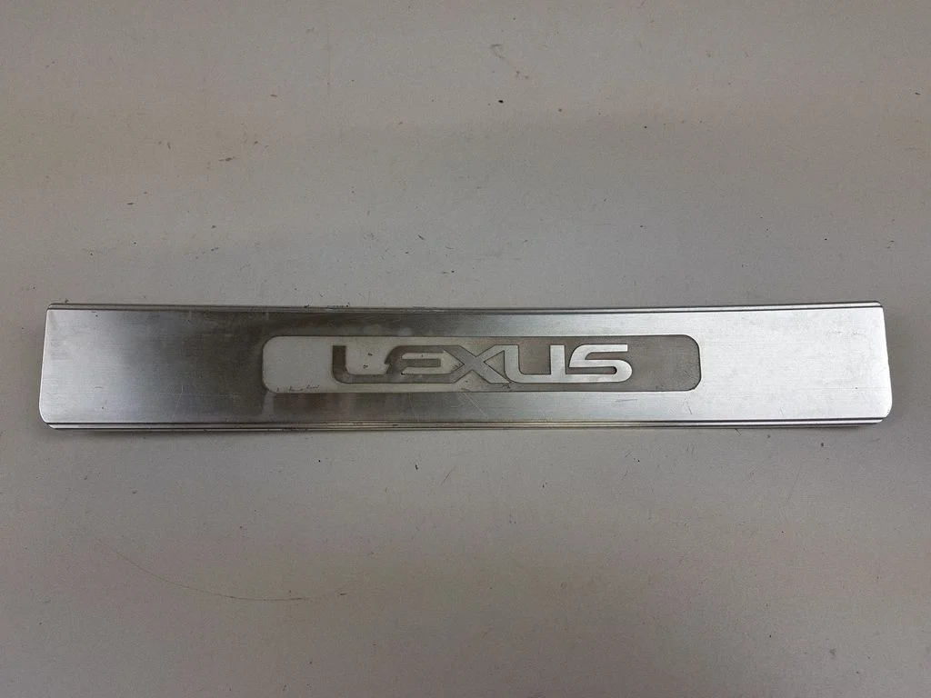 Rear sill trim cover – left