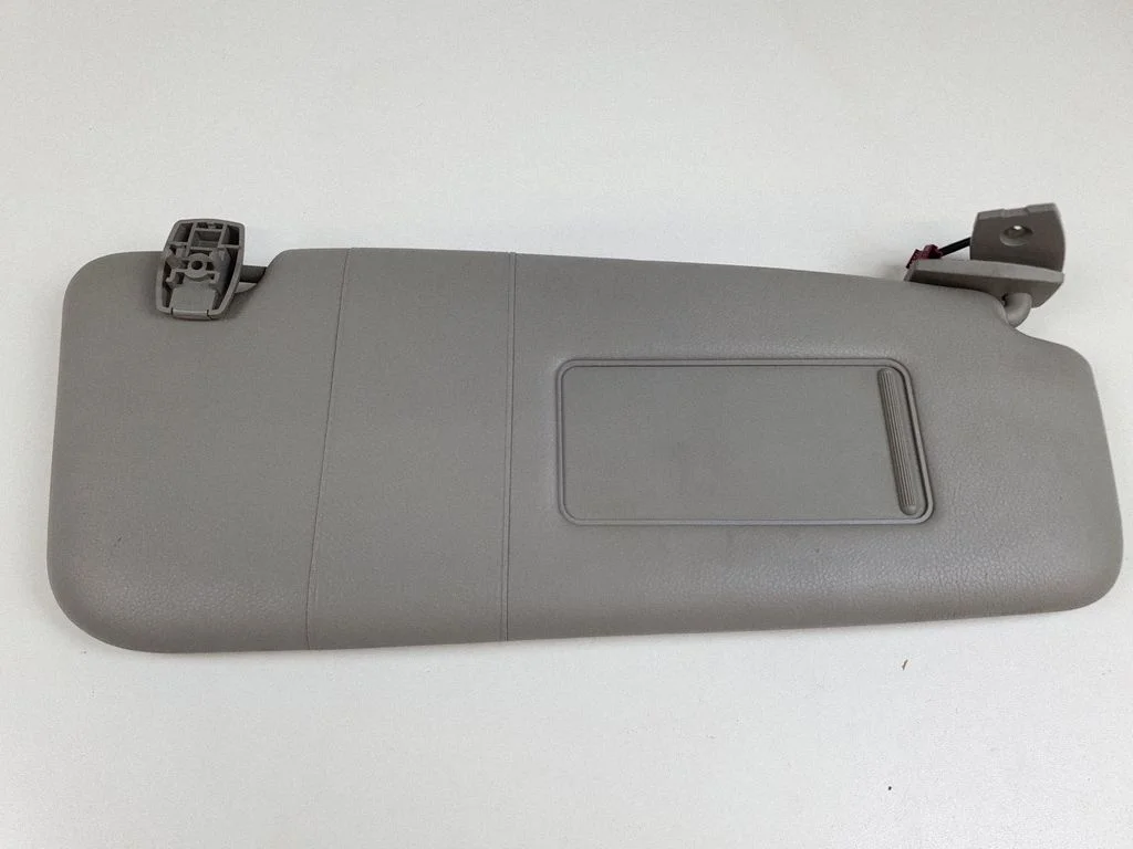 Sun visor – right