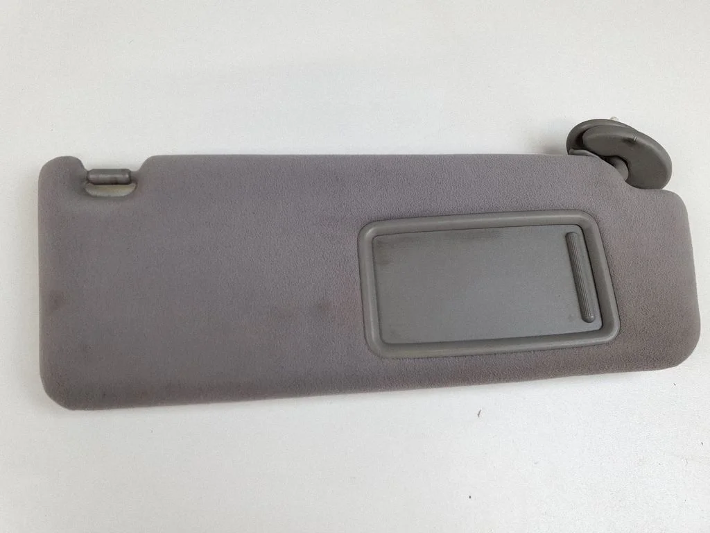 Sun visor – right