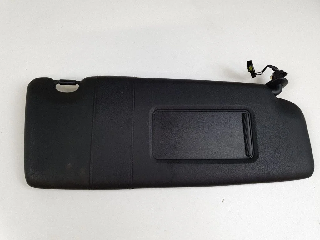 Sun visor – right