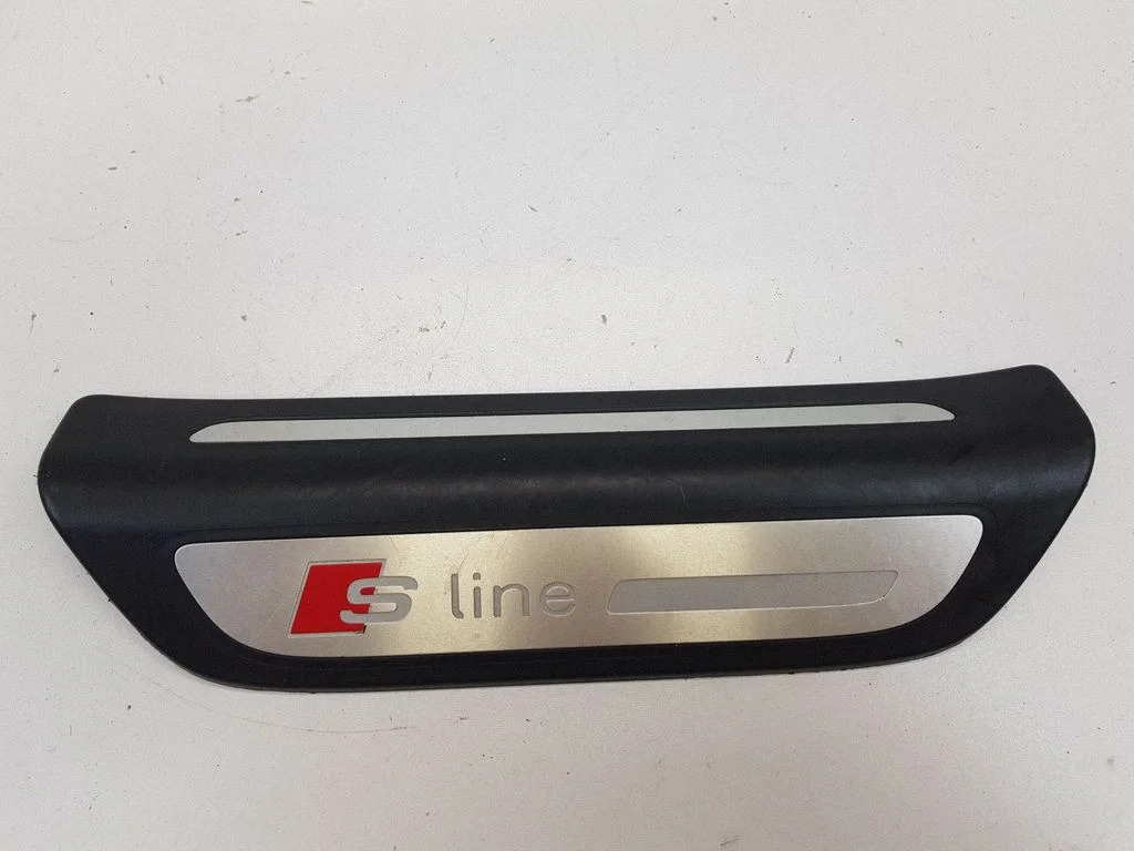 Rear sill trim cover 8U0853376