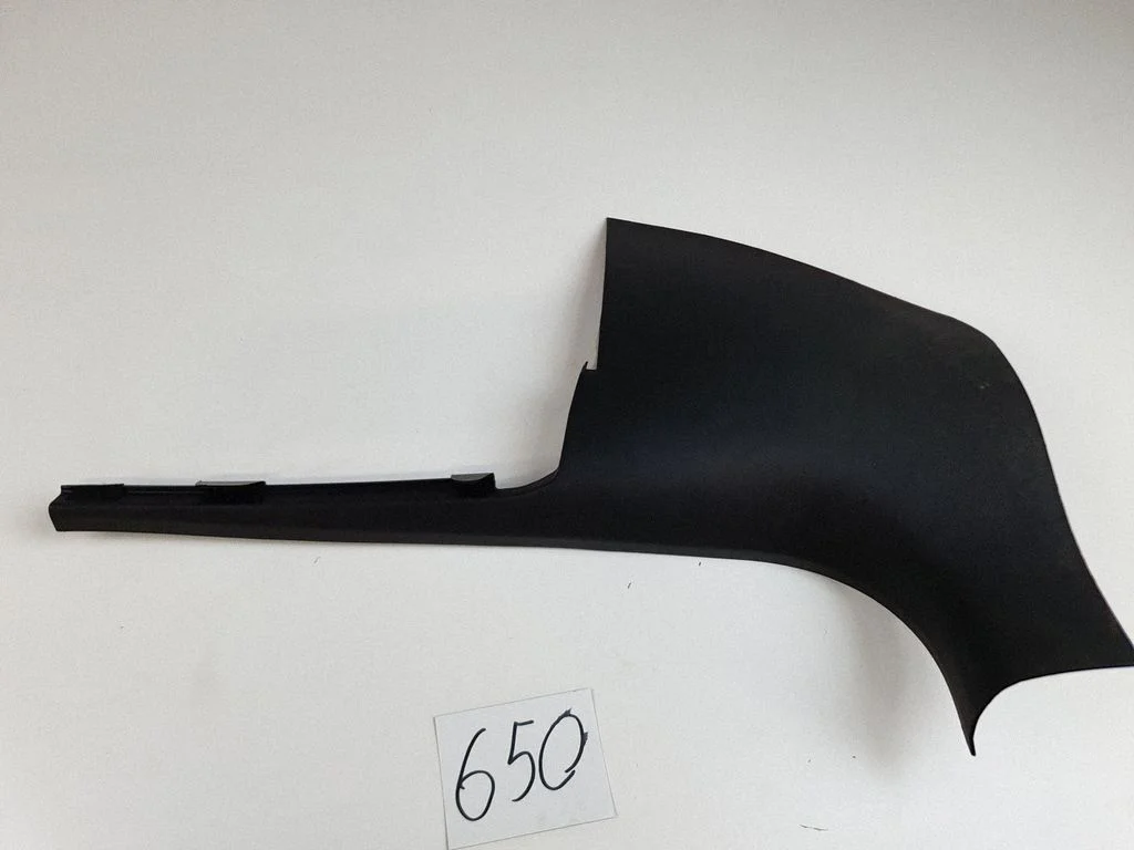 Front sill trim cover 8T2867271D