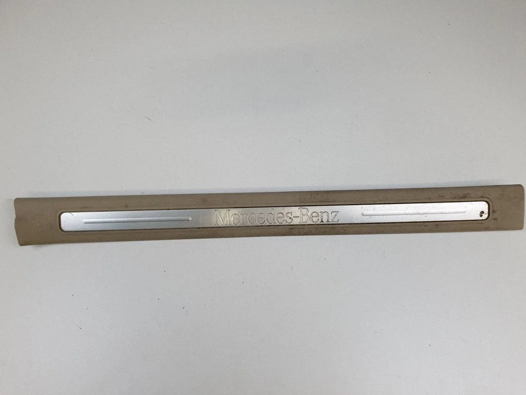 Priekšējā sliekšņa apdare (iekšējā) A1696800074