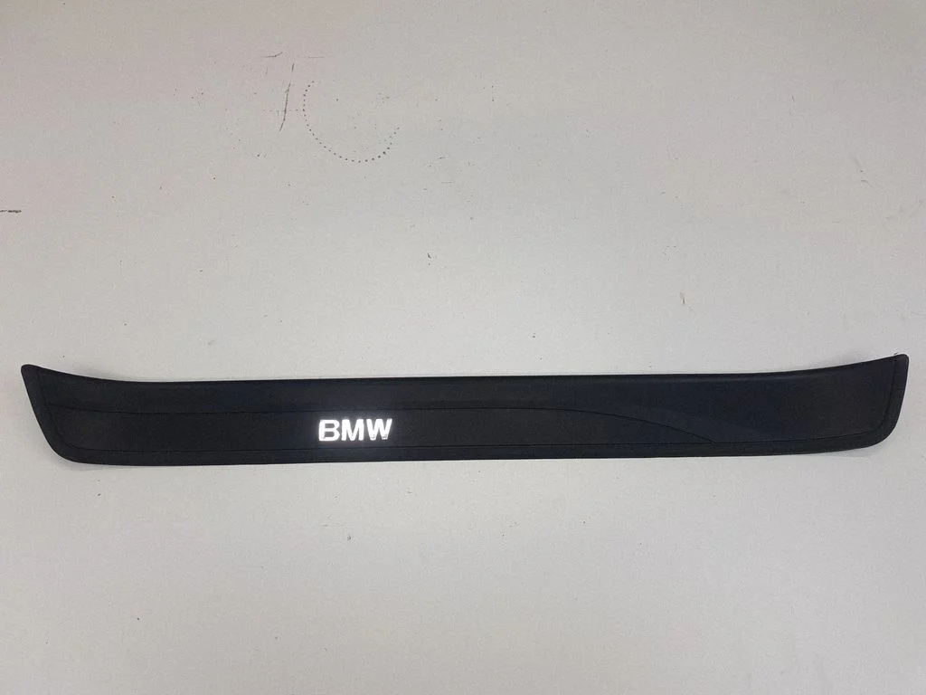 Front sill trim cover – left
