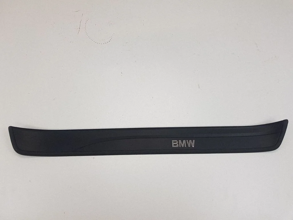 Front sill trim cover – right