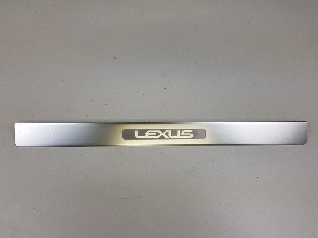 Front sill trim cover