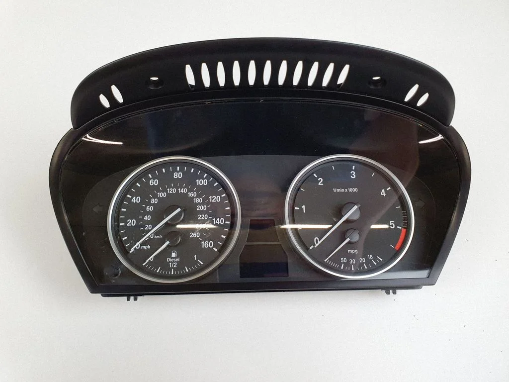 Speedometer (instrument cluster) 6965359