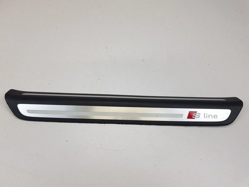 Front sill trim cover 8U0853373