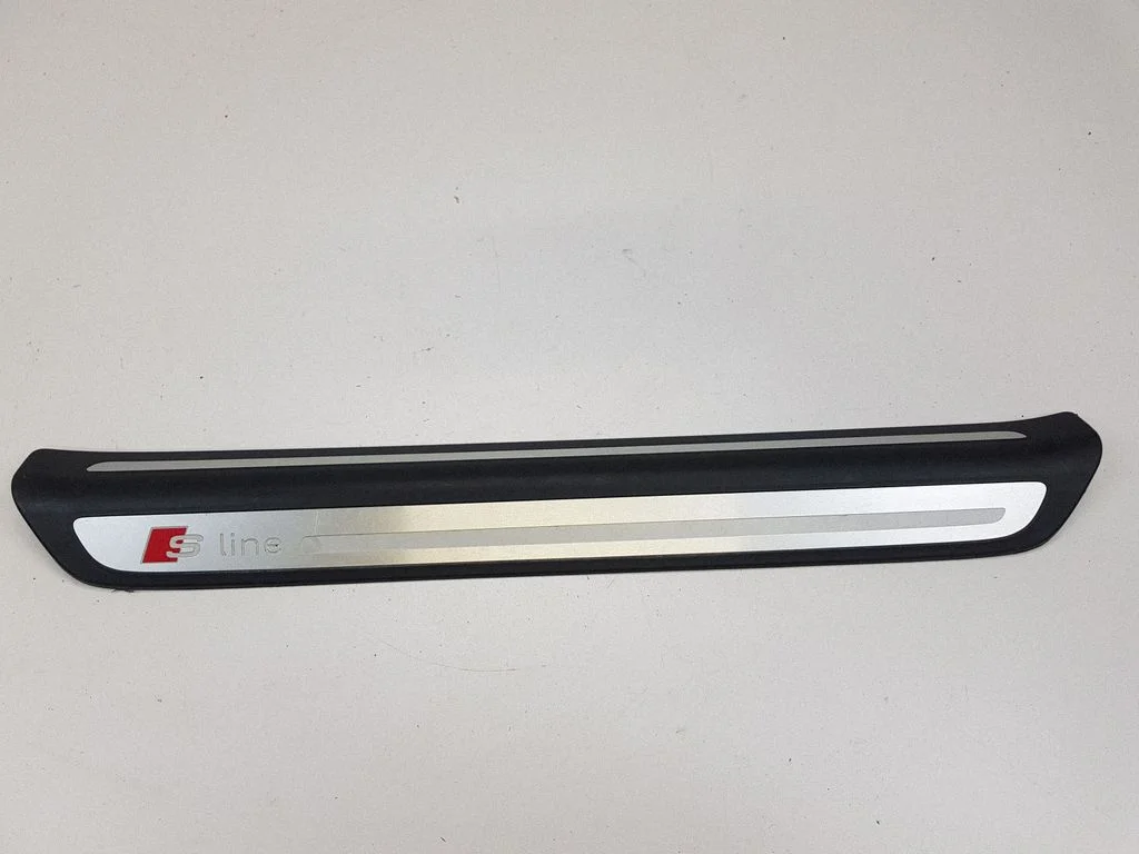 Front sill trim cover 8U0853374