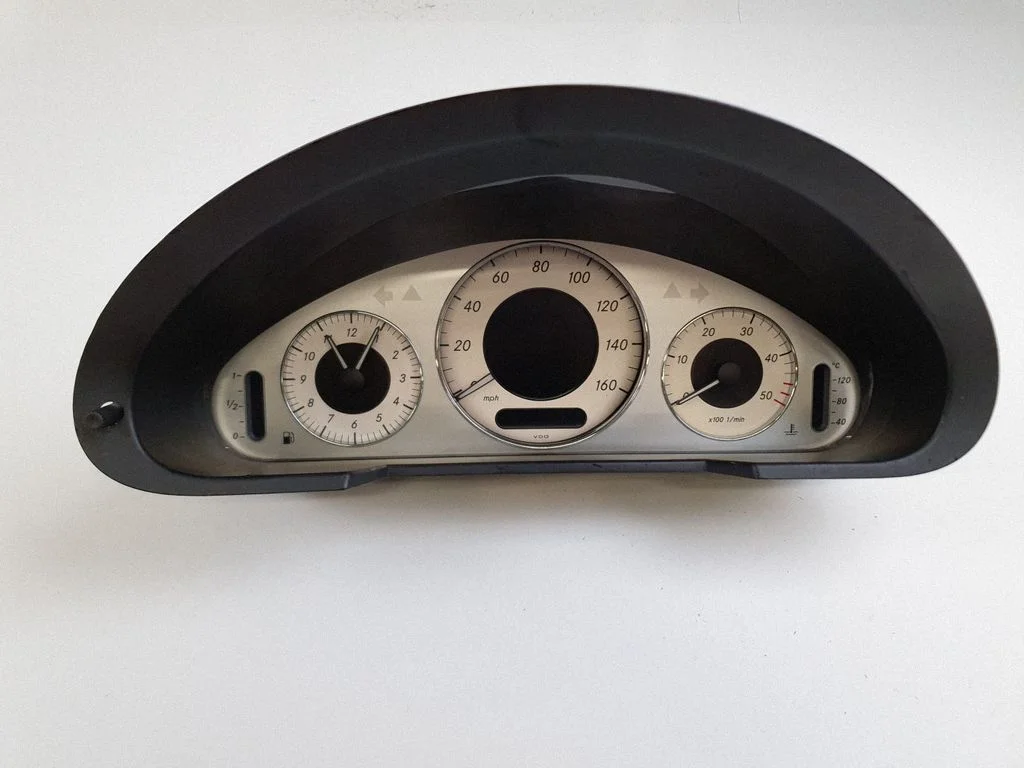 Speedometer (instrument cluster) A2115402848