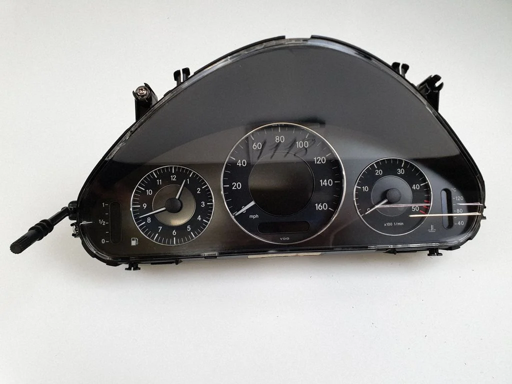 Speedometer (instrument cluster) A2115400747