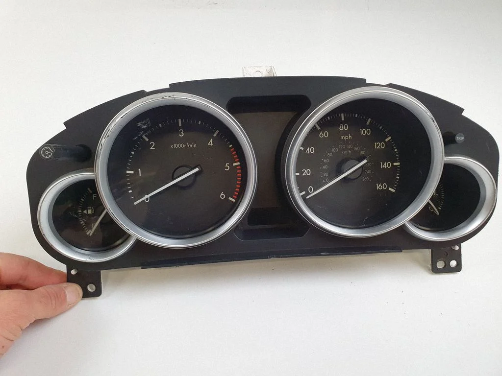 Speedometer (instrument cluster)