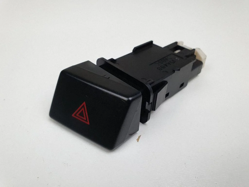 Hazard light switch 15A468