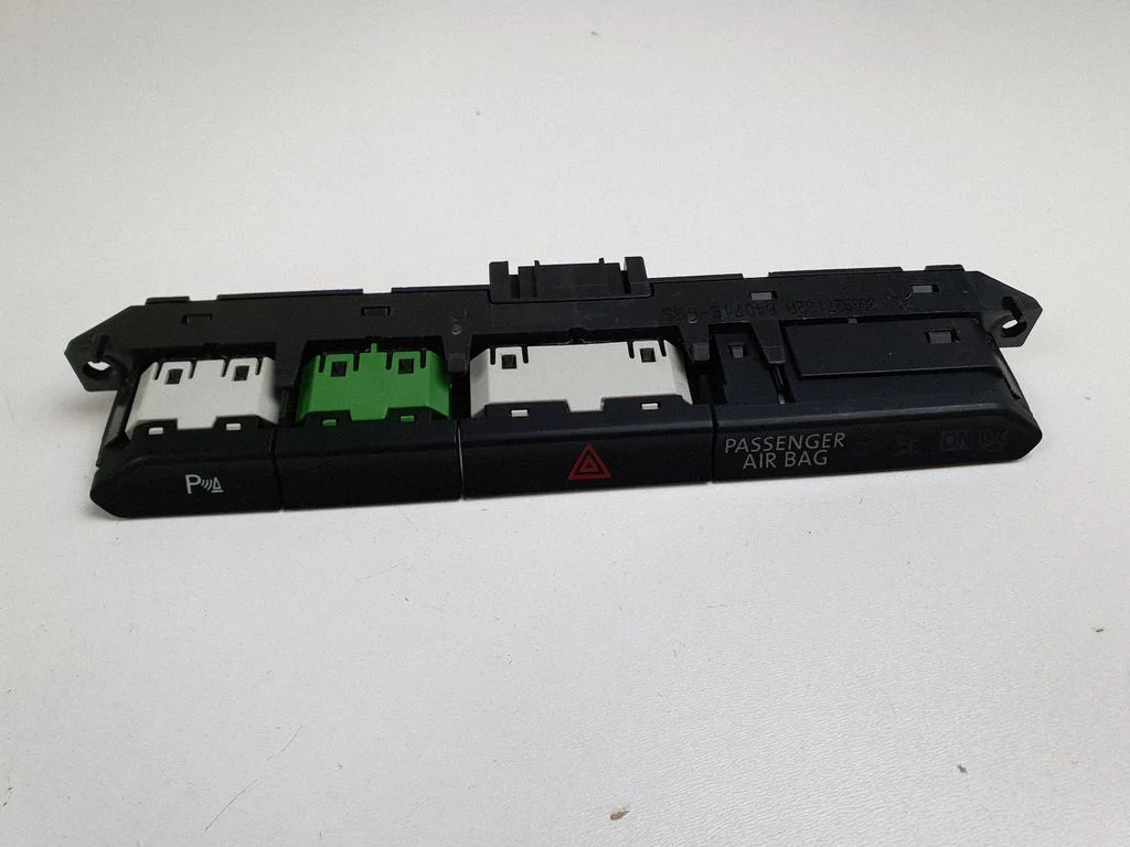 Hazard light switch 3G0927132A