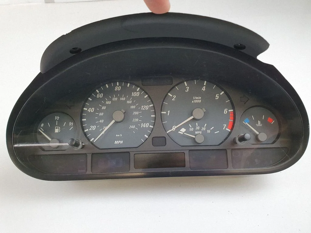 Speedometer (instrument cluster) 6902376