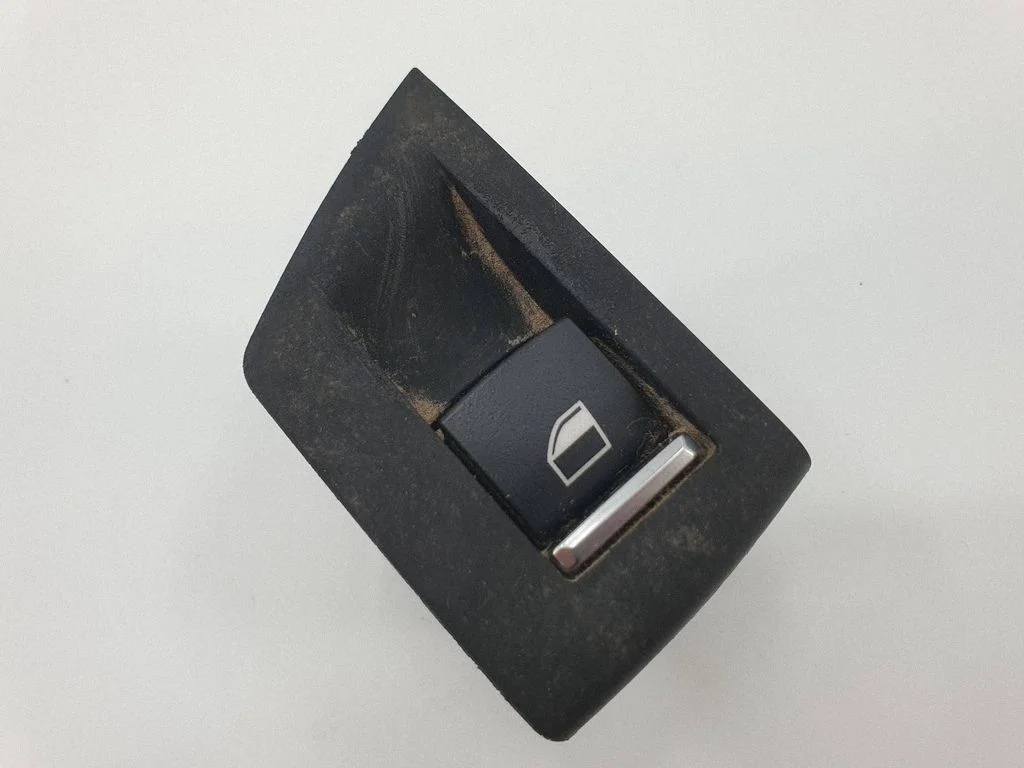 Electric window control switch 9241949