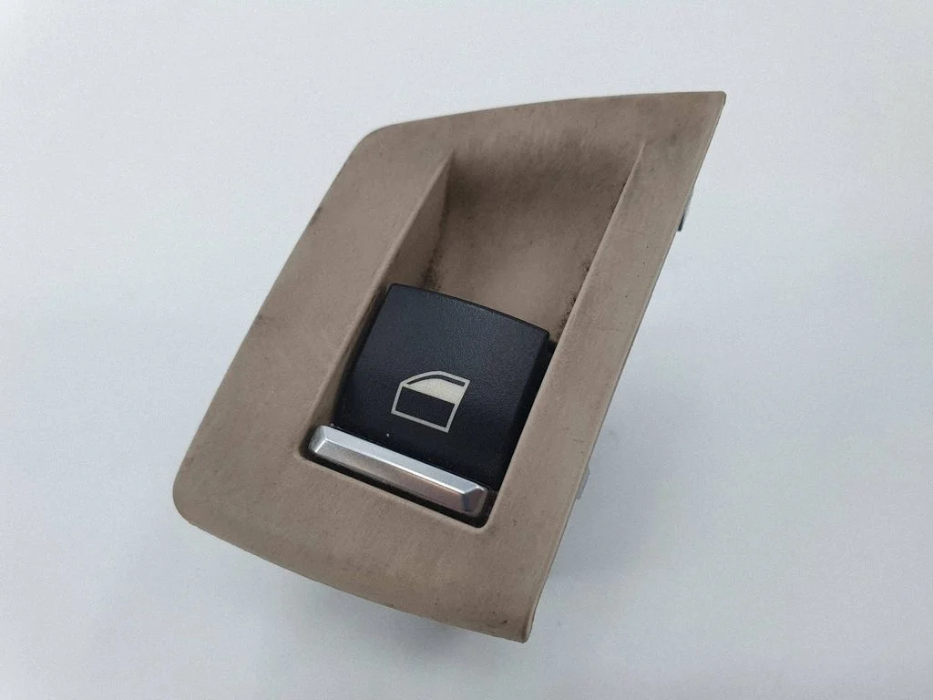 Electric window control switch 9163527