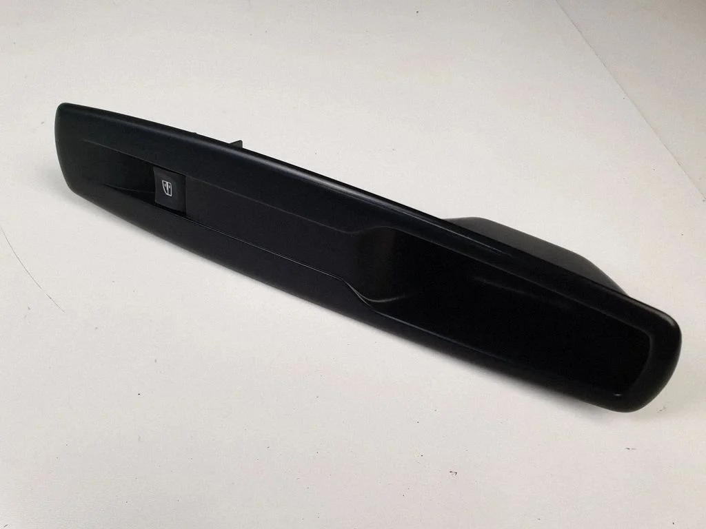 Electric window control switch – front right