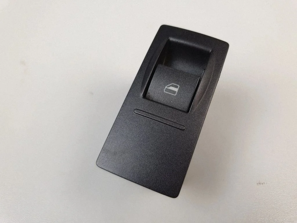 Elektrisko logu slēdzis – aizmugurējā labā