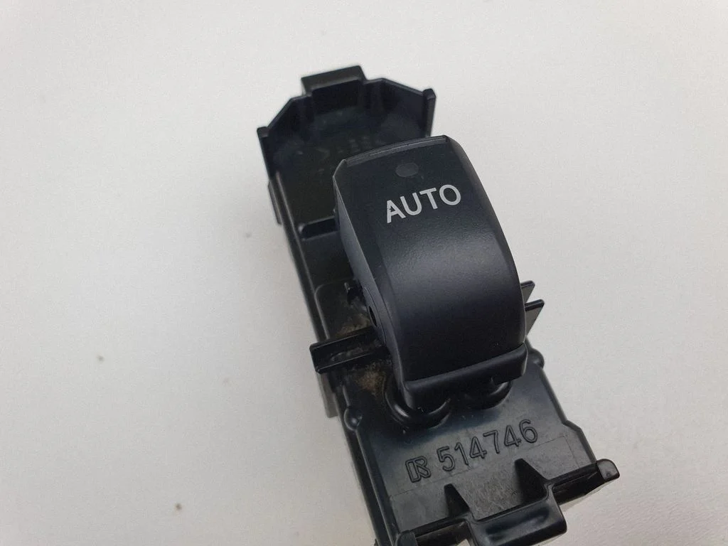 Przełącznik szyb elektrycznych 8403053020