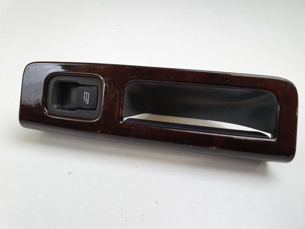 Electric window control switch 8679682