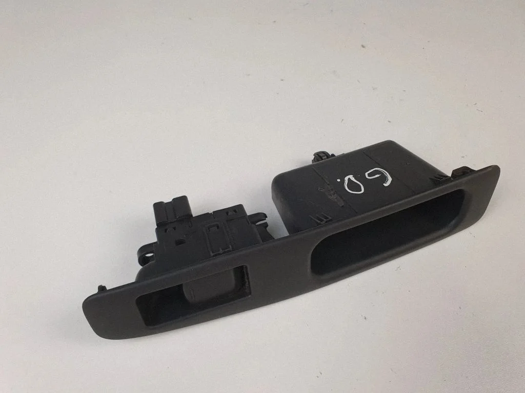 Electric window control switch 25411JD000
