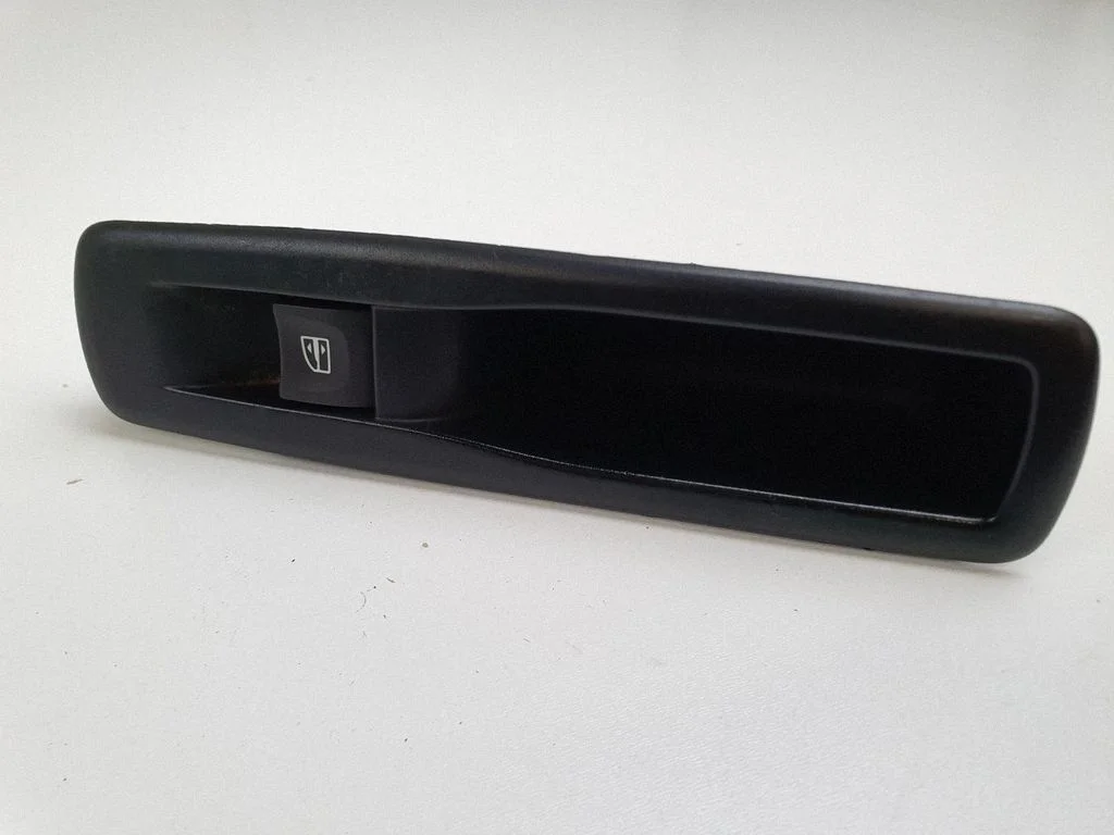 Electric window control switch 829500004R