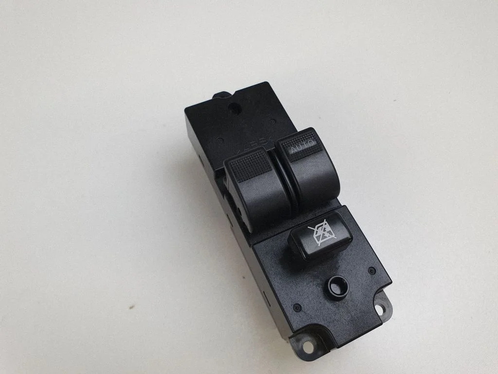 Elektrisko logu slēdzis C8HD173