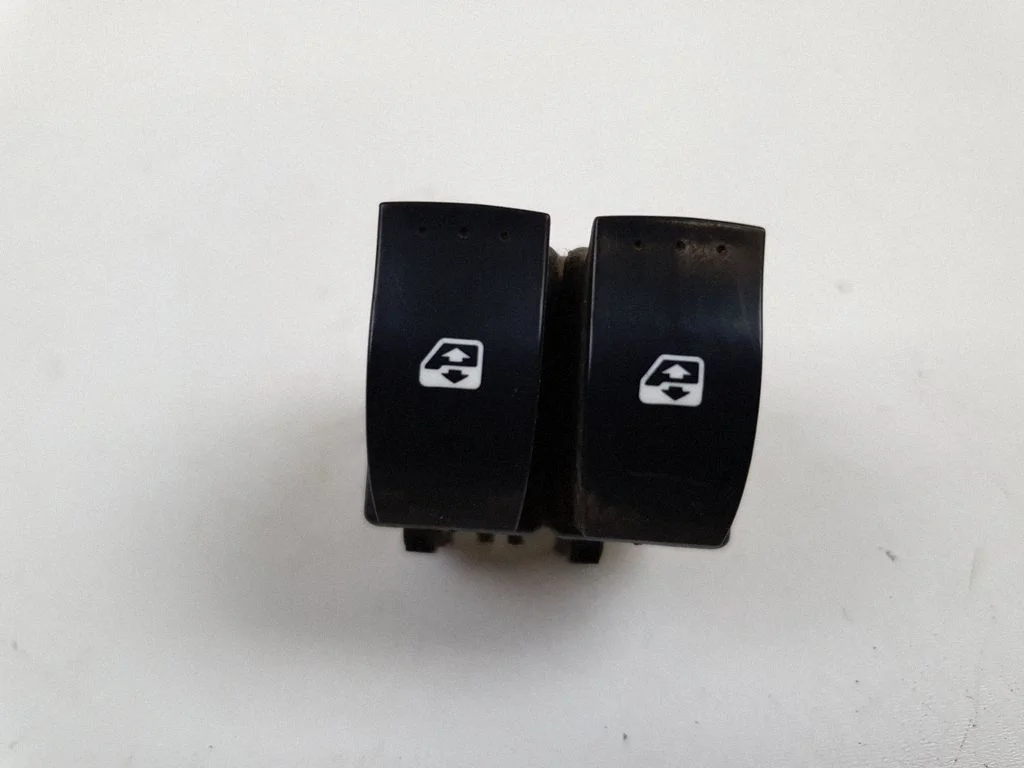 Elektrisko logu slēdzis 015090B