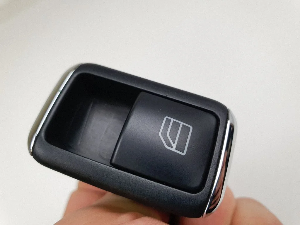 Elektrisko logu slēdzis A2048707358