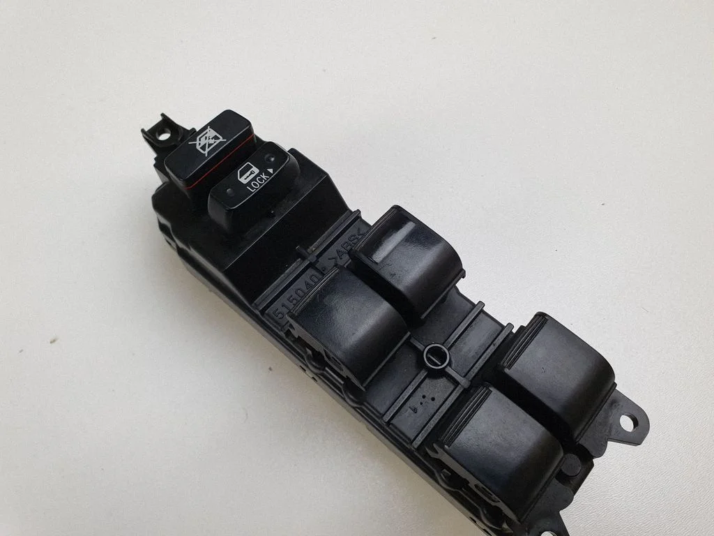 Electric window control switch 8404030140