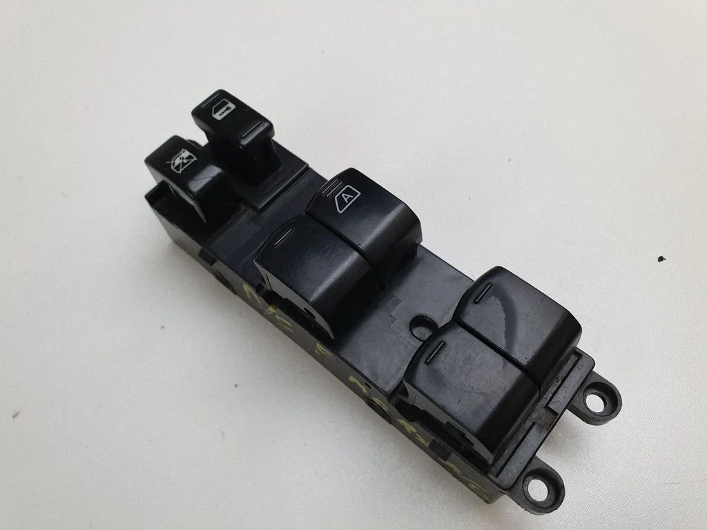 Elektrisko logu slēdzis – priekšējā kreisā