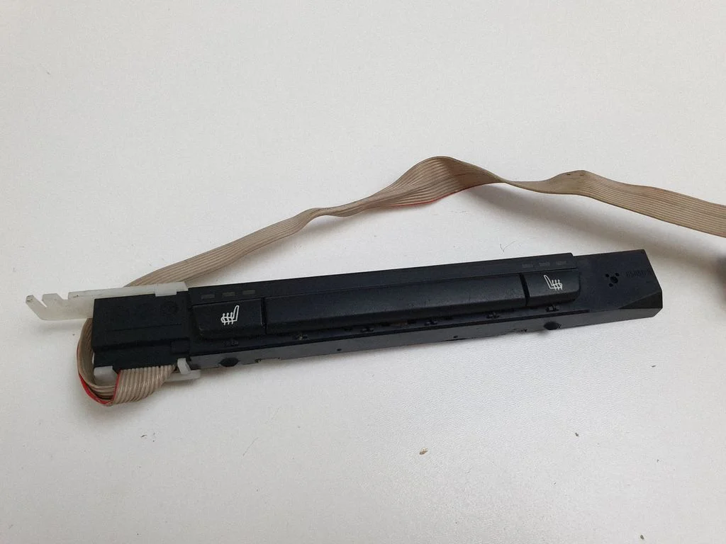 Seat heating switch 6962589